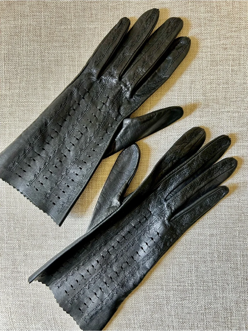 Vintage Carolina Amato Perforated Black Soft Leather Dress Gloves Mid Length 7.5